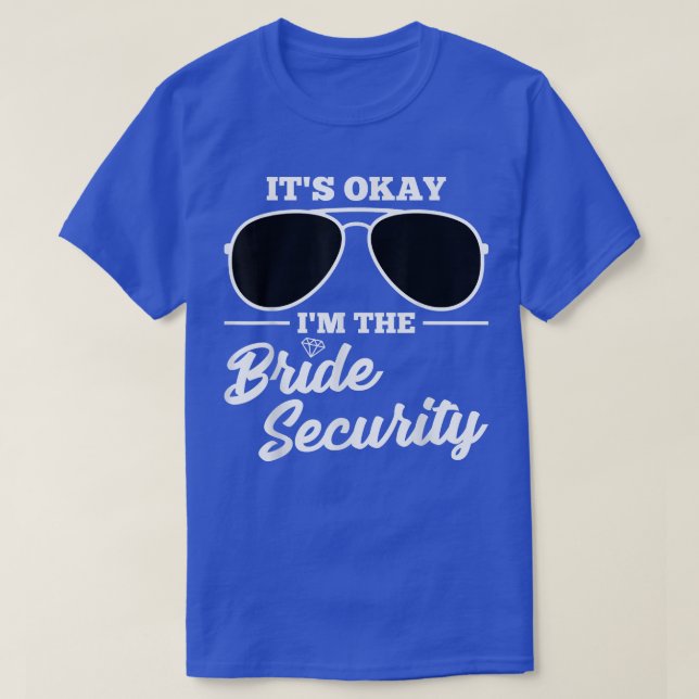 Camiseta It's okay I'm the Bride Security Wedding 802 (Frente do Design)