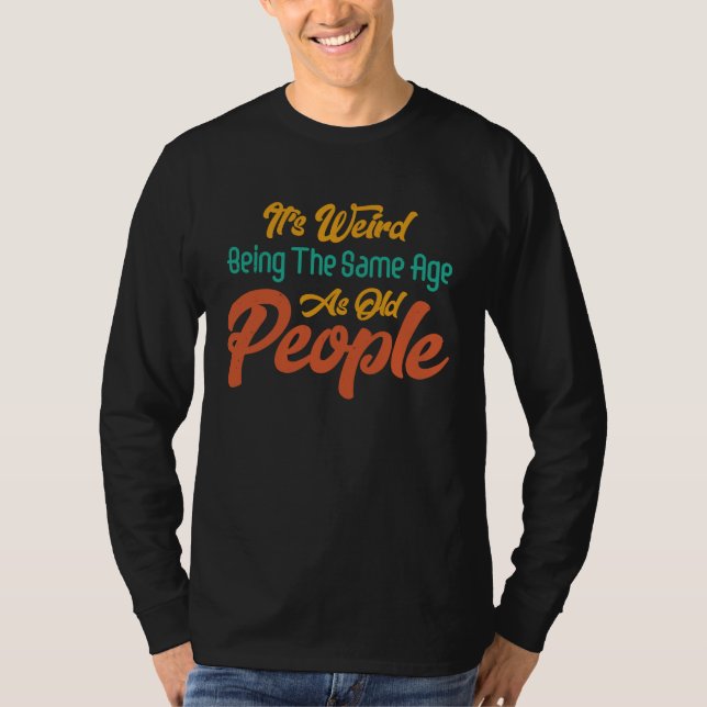 Camiseta It's Weird Being The Same Age As Old People Retro  (Frente)