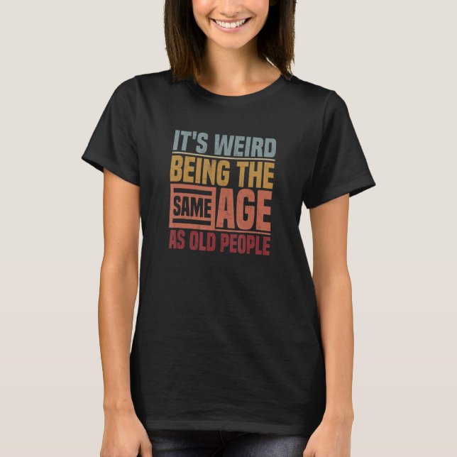 Camiseta It's Weird Being The Same Age As Old People  Vinta (Frente)