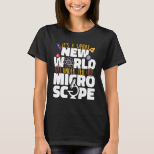Camiseta Itu2019s é um mundo totalmente novo no microscópio