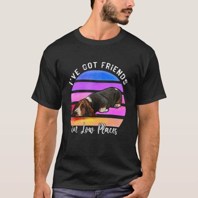 Camiseta I've Got Friends In Low Places Basset Hound Dog (Frente)