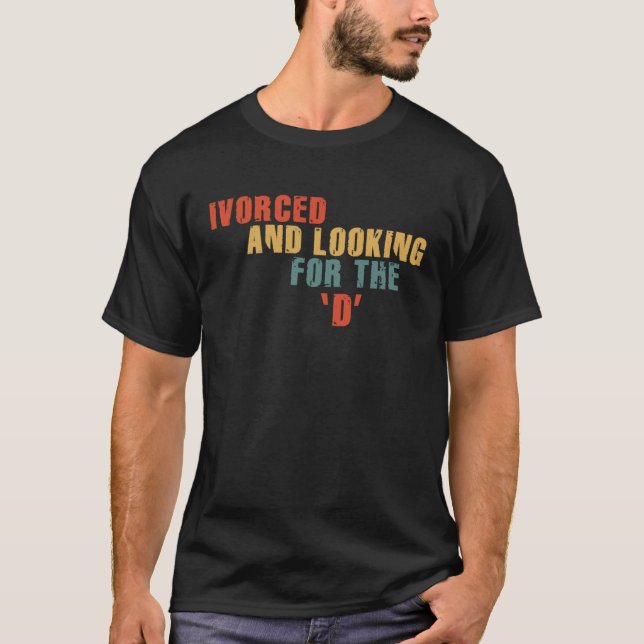 Camiseta Ivorced And Looking For The D Funny Online Dating  (Frente)