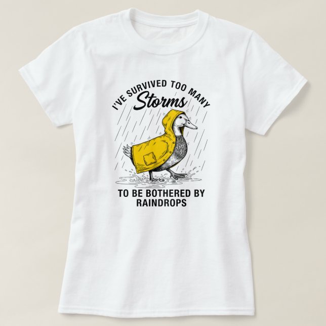 Camiseta Já Sobrevivi a Muitas Tempestades Casaco de Chuva  (Frente do Design)