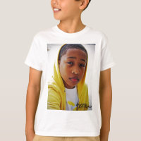 Jacob Latimore no T amarelo