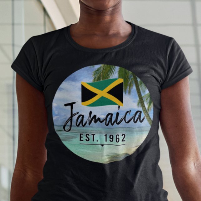 Camiseta "Jamaica Est. 1962" Beach With Jamaica Flag Art (Criador carregado)