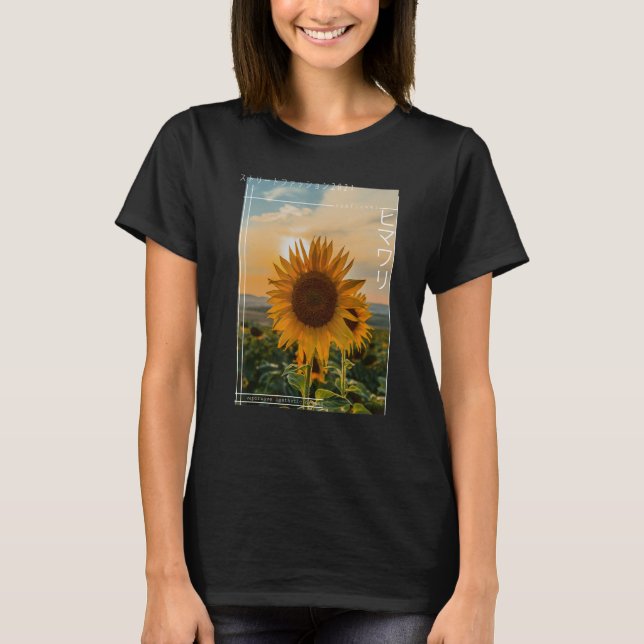 Camiseta Japanese Floral Sunflower Streetwear Aesthetic (Frente)