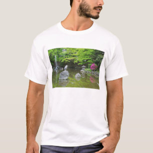Camiseta Japão, Quioto. Garça entre folhas verdes frescas
