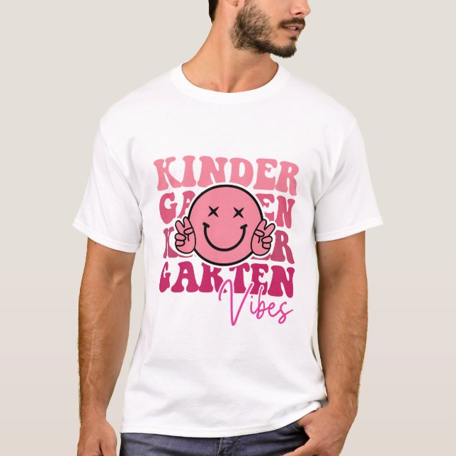 Camiseta Jardim de Infância | Design divertida e divertido (Frente)