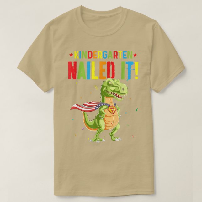 Camiseta Jardim De Infância - Graduação Em T-Rex Dinosaur (Frente do Design)