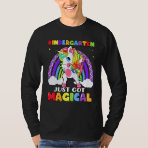 Camiseta Jardim de Infância Tem Arco-íris de Unicórnio Mági