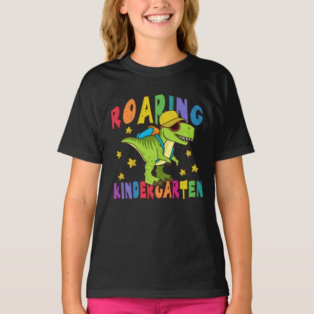 Camiseta Jardim de Infância Verde Dinossauro Rajando de Vol (Frente)