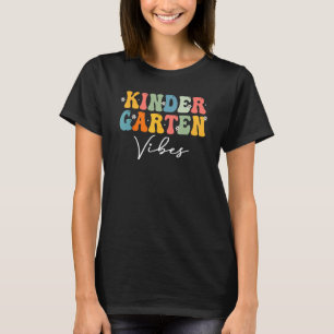 Camiseta Jardim De Infância Vibes Groovy Retrô Primeiro Dia