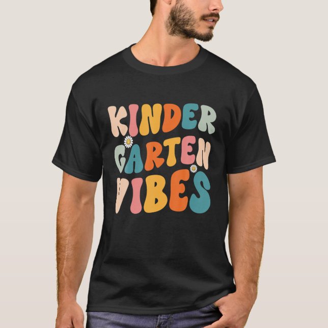 Camiseta Jardim De Infância Vibes Kinder Tripulação Retrô P (Frente)