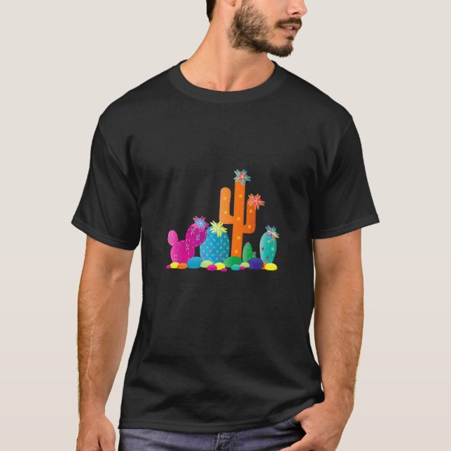 Camiseta Jardim de Rochas com Cactos Brilhantes e Flores de (Frente)