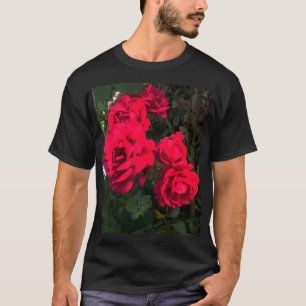Camiseta Jardim de Rosas Vermelhas Românticas Rosário