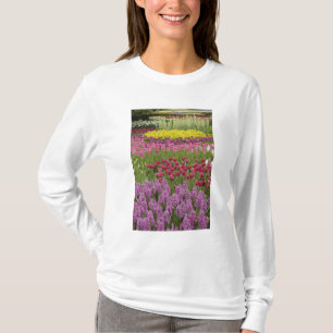 Camiseta Jardim de tulipas, narcisos e jacintos