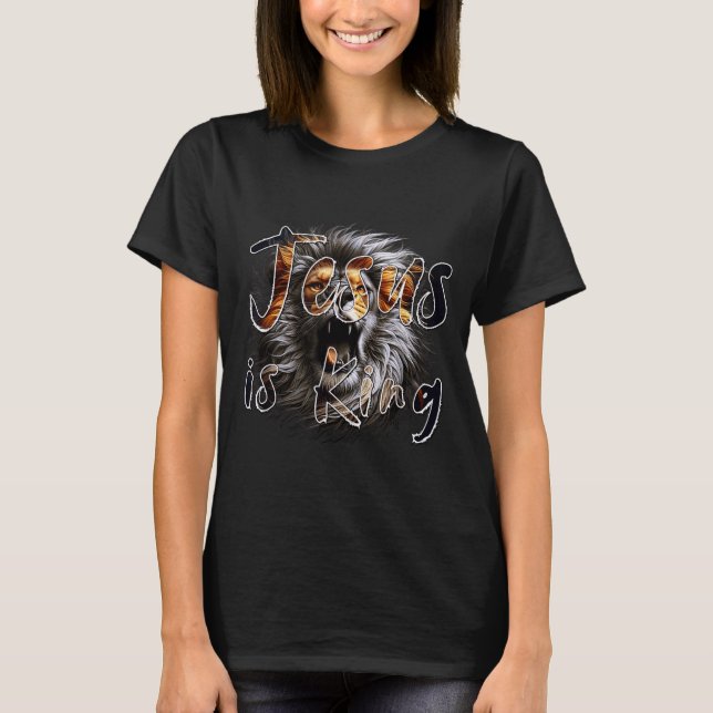 Camiseta Jesus Is King, The Lion Of Judah Striking Christia (Frente)