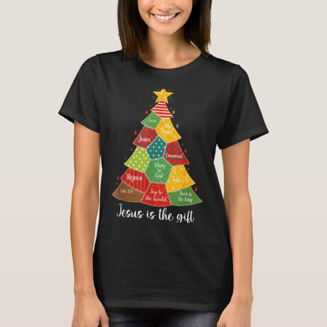 Camiseta Jesus Is The Gift Christmas Tree Patchwork Scriptu (Frente)