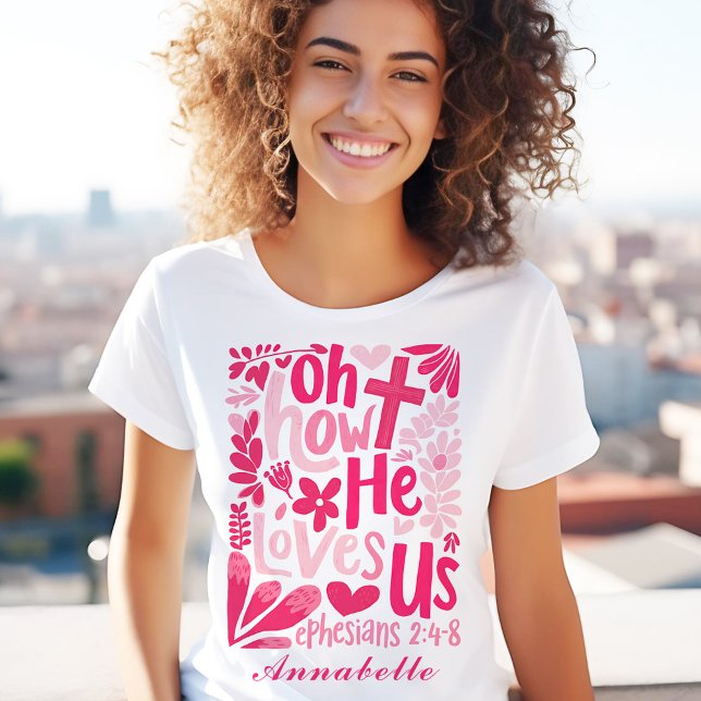 Camiseta Jesus Rosa Ele nos ama Páscoa nome personalizado d (Jesus Pink He Loves Us Easter Women's Custom Name T-Shirt)