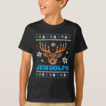 Camiseta Jewdolph Ugly Hanukkah Reindeer Funny Chanukah<br><div class="desc">Esta camisa de Roupa de Férias Judaicas de Amor e Chanucá Luz,  faz um excelente de Presente de Chanukah ou Chanukah. Pode vestir como pijamas,  combinando com a família,  enquanto come latas e toca soneto ou veste qualquer época do feriado judeu.</div>