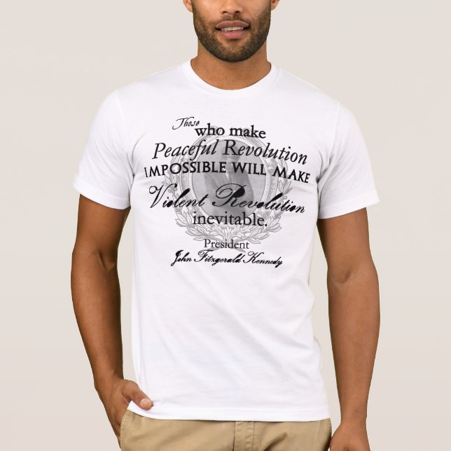 Camiseta JFK na revolução calma ou violenta (Frente)