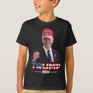 Camiseta Joe Biden Usando Um Chapéu De Trump 1 