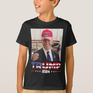 Camiseta Joe Biden Vestindo Um Chapéu De Trump