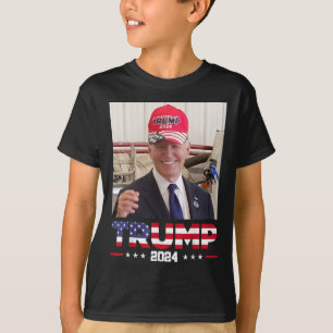 Camiseta Joe Biden Vestindo Um Chapéu De Trump