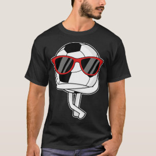 Camiseta jogador com óculos de sol no futebol