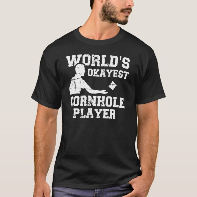 Camiseta Jogador da Cornhole mais Okayest do Mundo (Frente)