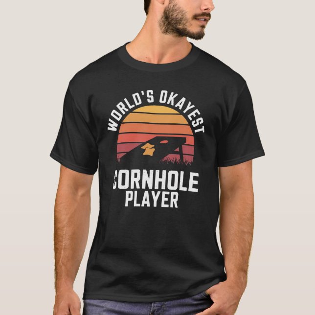 Camiseta Jogador da Cornhole mais Okayest do Mundo (Frente)