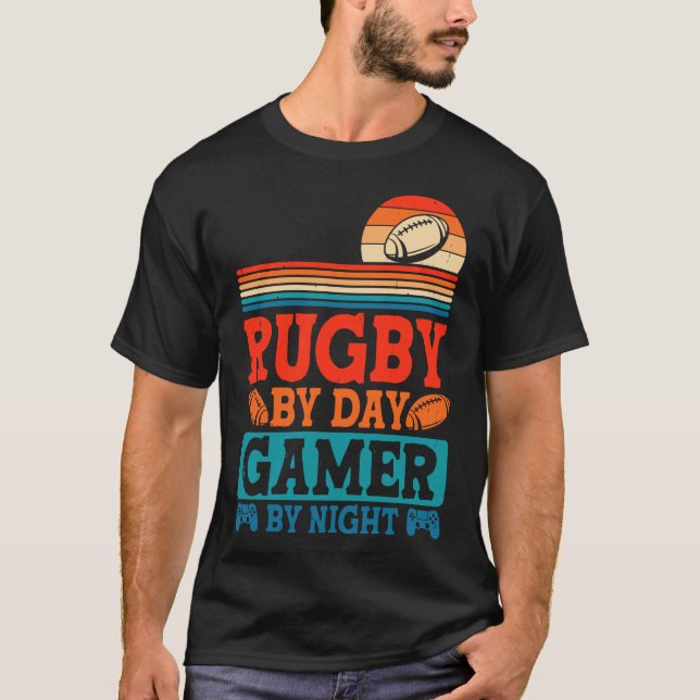 Camiseta Jogador De Rugby Por Dia Por Vídeo Noturno Retro (Frente)