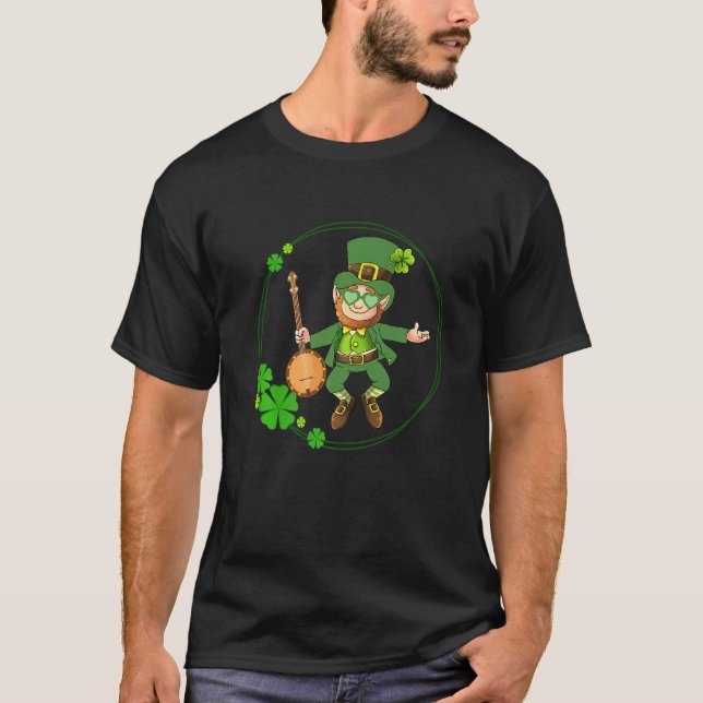 Camiseta Jogador Do Banjo Leprechaun Dia de São Patrício Ir (Frente)