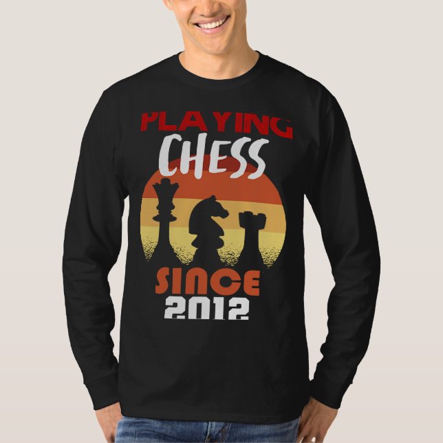 Camiseta Jogando xadrez desde 2012 (Frente)