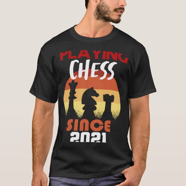 Camiseta Jogando xadrez desde 2021 (Frente)