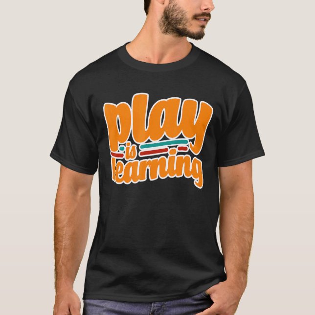 Camiseta Jogar é Aprender TFs ou Professores na Pré-escola (Frente)