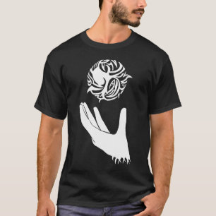 Camiseta Jogo com tatuagem tribal do fogo