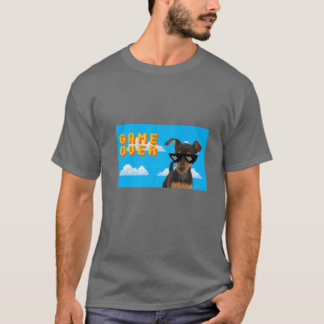 Camiseta Jogo De 8 Bits Sobre Pinscher Miniatura (Frente)
