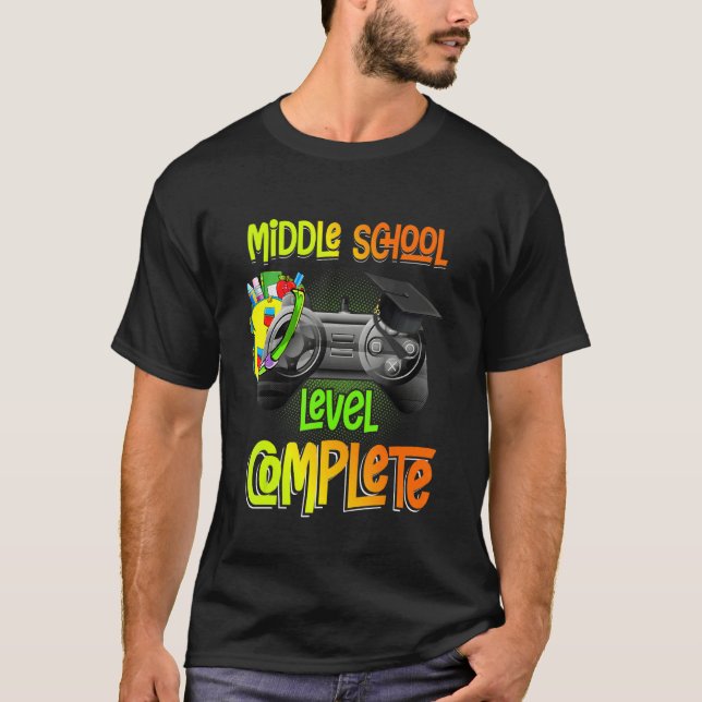 Camiseta Jogo de Vídeo de Formando Completo de Nível Médio  (Frente)