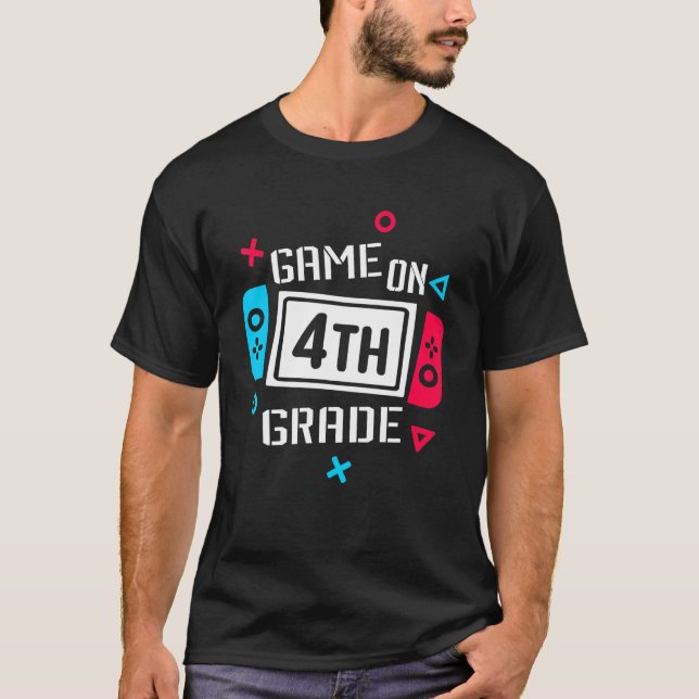 Camiseta Jogo No 4º Ano Do Gamepad De Volta À Escola (Frente)