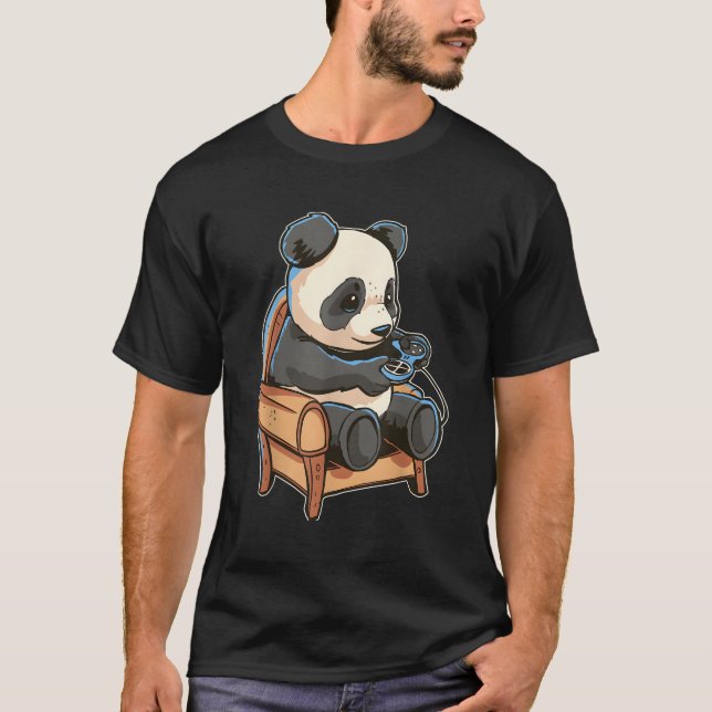 Camiseta Jogo Panda Adora Jogar Jogos Em Cadeira Louca (Frente)