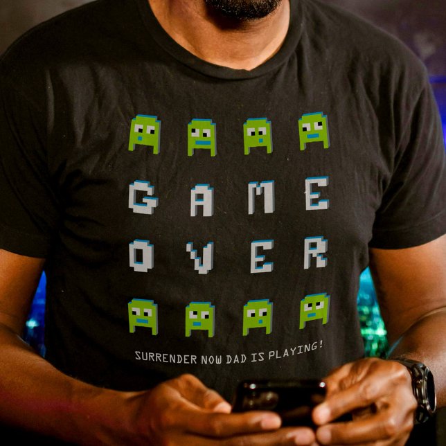 Camiseta Jogo sobre aliens monstros de pixel texto personal (Criador carregado)