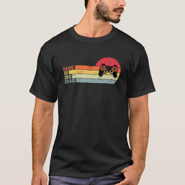 Camiseta Jogo Sobre Jovens Jogadores Da 3ª Série De Volta À (Frente)