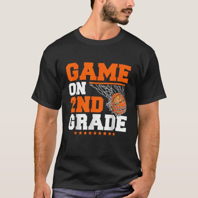 Camiseta Jogos Engraçados No Segundo Ano De Basquete No Pri (Frente)