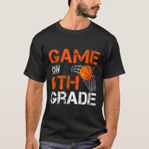 Camiseta Jogos Engraçados No Sexto Ano Esboço Primeiro Dia