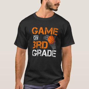 Camiseta Jogos no terceiro ano do basquete no primeiro dia