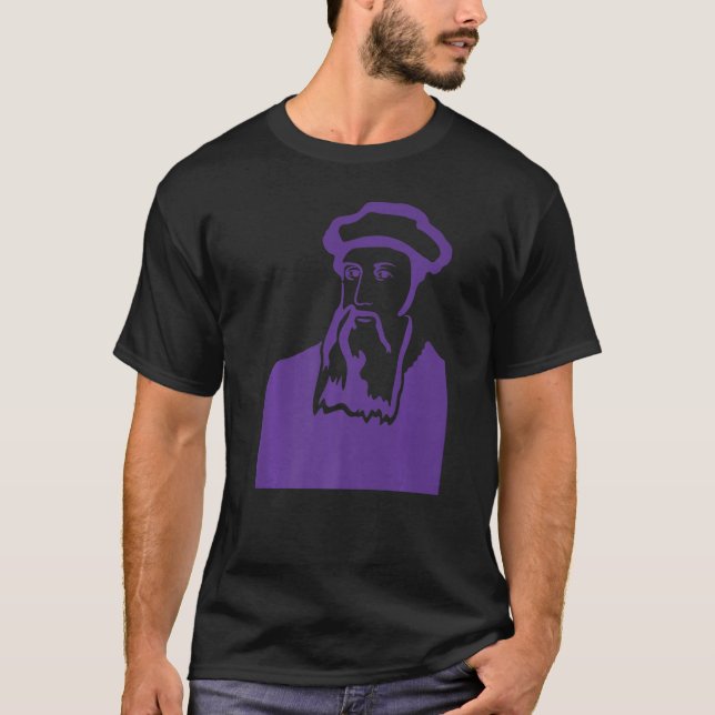 Camiseta Johannes Gutenberg Imprimindo Livro Lendo Antes (Frente)