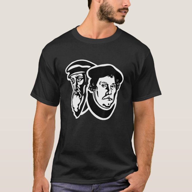 Camiseta John Calvin E Martin Luther Reformaram Teologia (Frente)