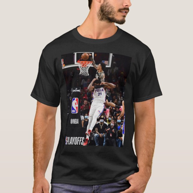Camiseta John Collins Dunk on Embiid Classic T-Shirt (Frente)