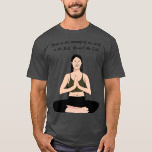Camiseta Jovem atraente praticando ioga